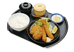 マグロのほほ肉と海老フライ定食